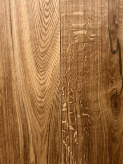 Fine Wide Engineered Oak Wood Flooring with Clear Natural Lacquered Finish 220mm Widths x 20mm Thickness x 2400mm Lengths available from Original Oak Flooring Showrooms Wiltshire. P.IUEE-BPLACSTAKI