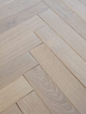 bespoke engineered oak Herringbone parquet wood floors 15/4 x70 x350mm available from Charlecotes Original Oak Flooring at Solstice Park Wiltshire. Nationwide Delivery
