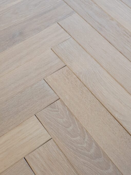 bespoke engineered oak Herringbone parquet wood floors 15/4 x70 x350mm available from Charlecotes Original Oak Flooring at Solstice Park Wiltshire. Nationwide Delivery